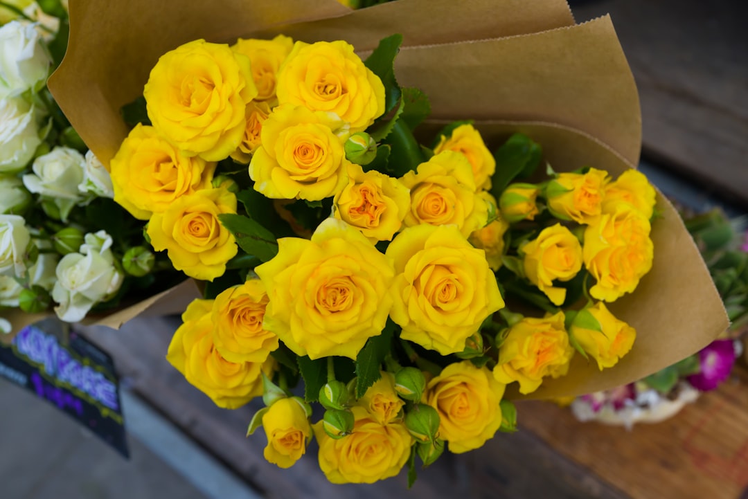 Custom flower delivery in Ghaziabad - Yellow roses arrangement